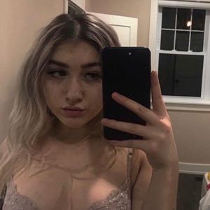 Meet your Posher, Claudia